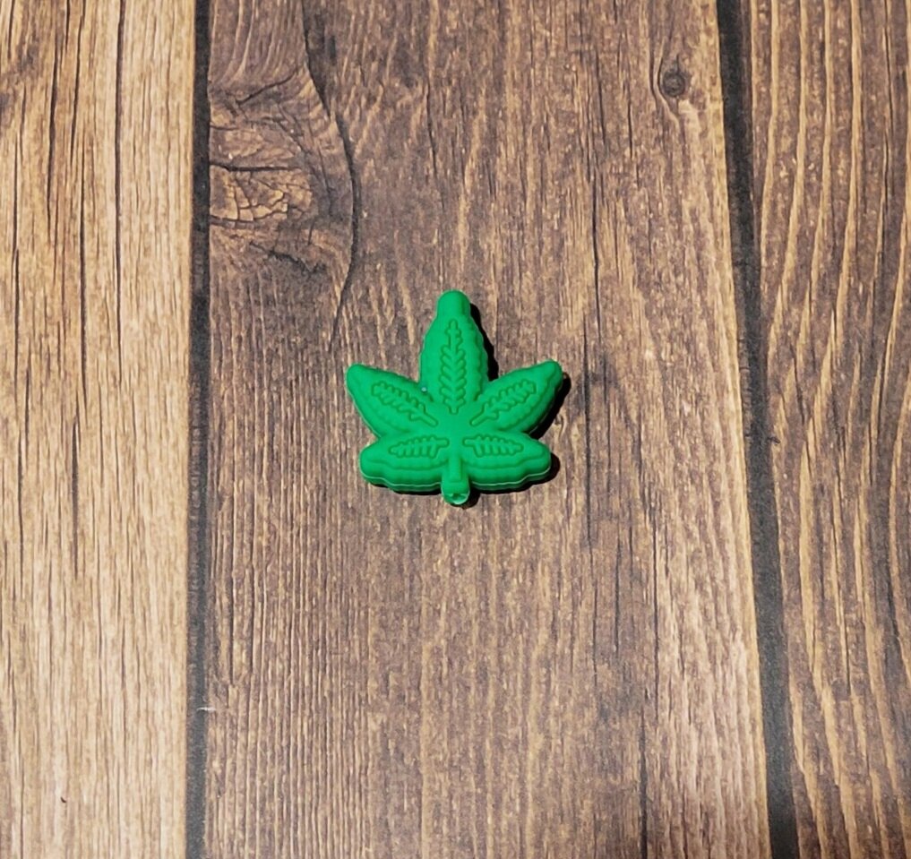 Green Leaf Focal Bead