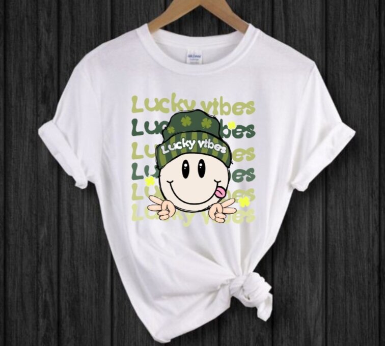 Lucky Vibes Smiley T-Shirt