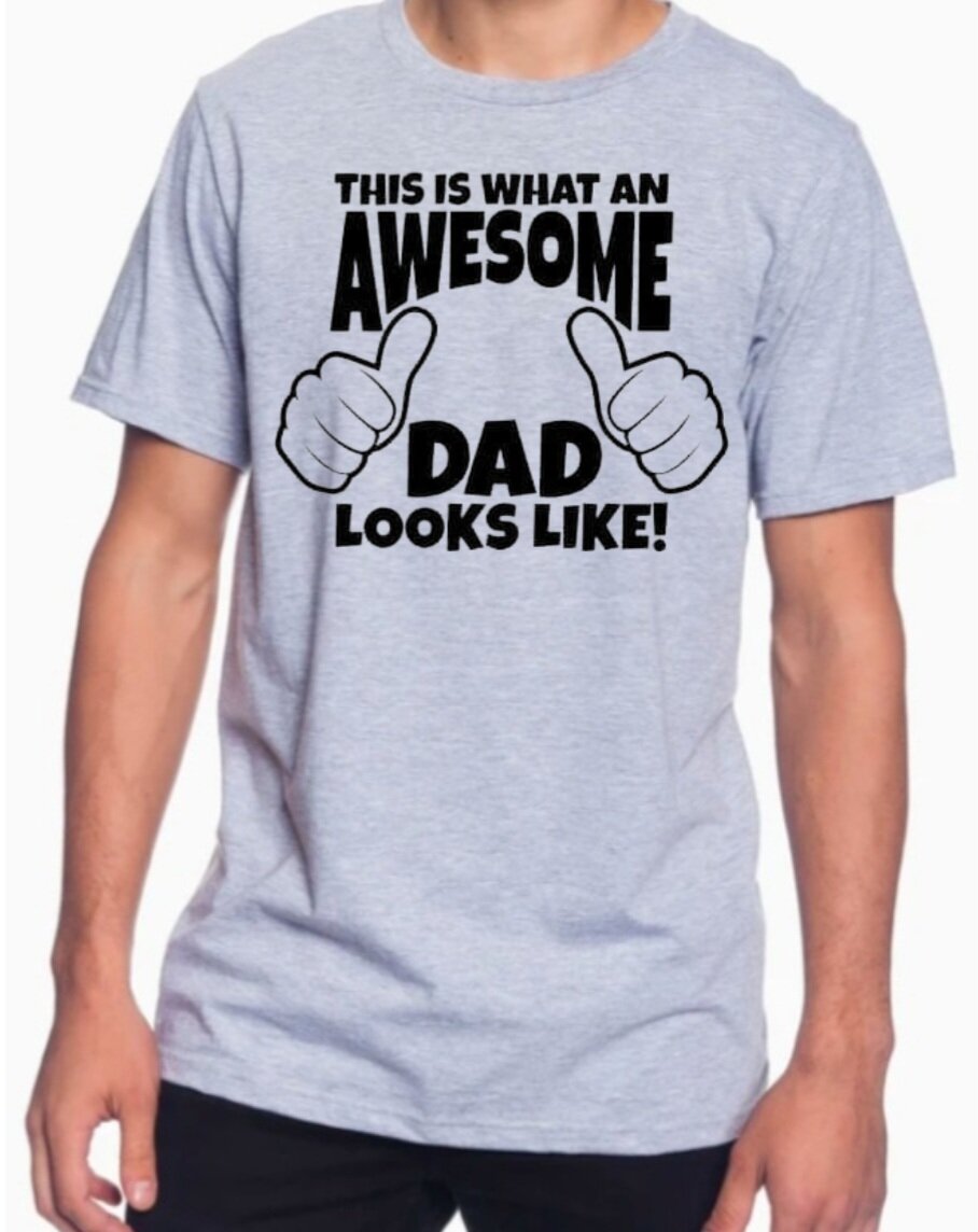 This is what an awesome dad looks like! T-Shirt