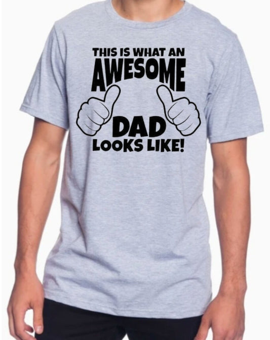 This is what an awesome dad looks like! T-Shirt